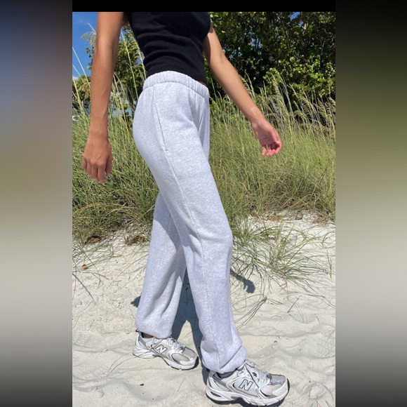 Brandy melville light heather gray rosa sweatpants - Picture 2 of 5